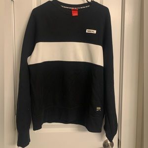 Men’s NIKE black and white crewneck. Size large.